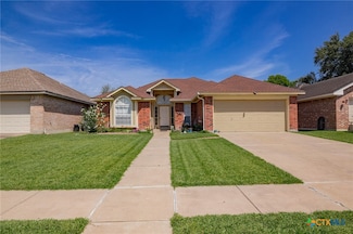 214 Belmoor Ln, Victoria, TX 77904