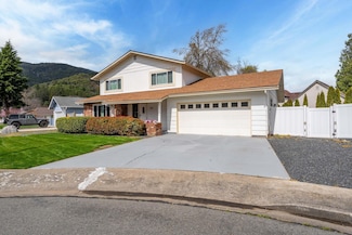 109 Hickory Dr, Rogue River, OR 97537