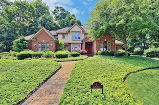 4 Hanna Ct, Cleveland, OH 44108