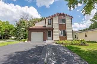 4 Beakrush Ln, West Henrietta, NY 14586