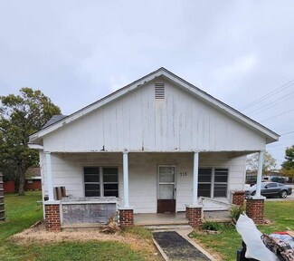 713 SE Atlantic St, Tullahoma, TN 37388