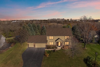 8123 Stone Creek Dr, Chanhassen, MN 55317