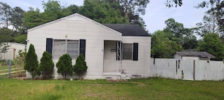 121 Woods Dr, Dothan, AL 36301