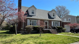 4 Croyden St, New Hyde Park, NY 11040