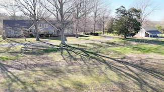 900 Crazy Doe Rd, Lexington, TN 38351
