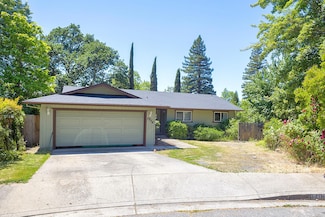 1216 NE John Dr, Grants Pass, OR 97526