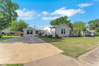 215 Paulus St, Schulenburg, TX 78956