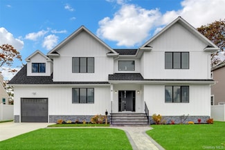 66 2nd Ave, Massapequa Park, NY 11762