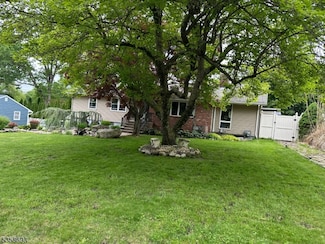 131 Star Lake Rd, Bloomingdale, NJ 07403