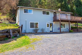 701 Bentz St, Troy, ID 83871