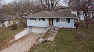 3211 Jennifer Ln, Country Club, MO 64506