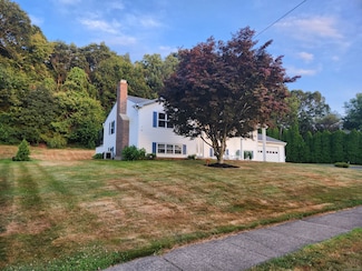 6 Summit Dr, Wallingford, CT 06492