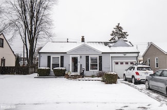 21351 Hillcrest St, Clinton Township, MI 48036