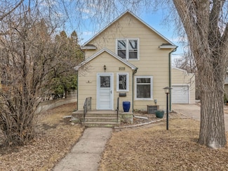 809 3rd St SW, Minot, ND 58701