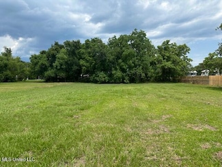 10068 Byrd Ave, Diberville, MS 39540