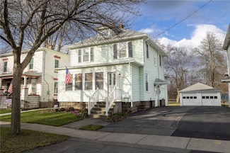 30 Roselawn Ave, Fairport, NY 14450