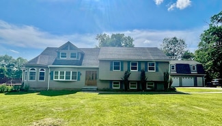 43 Tower Hill Rd, Brimfield, MA 01010