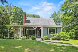 31 Ragged Hill Rd, Hubbardston, MA 01452