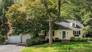 39 Standish Rd, Wellesley Hills, MA 02481