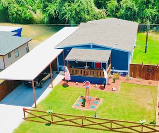 1652 Gale Dr, Azle, TX 76020