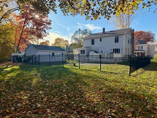 5 2nd St, Winslow, ME 04901