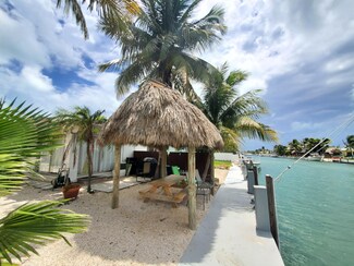 471 9th St, Key Colony Beach, FL 33051