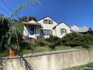 15 Stone Ave, Elmwood Park, NJ 07407