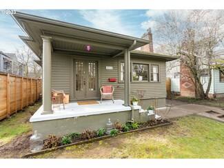 2714 NW Savier St, Portland, OR 97210