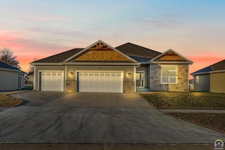 4305 SW Lakeside Dr, Topeka, KS 66610