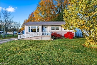 560 Beverly Hills Dr, Youngstown, OH 44505