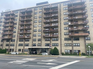 1000 Clove Rd Unit 8C, Staten Island, NY 10301