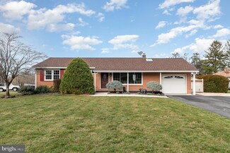 8 Midland Ct, Middletown, PA 17057