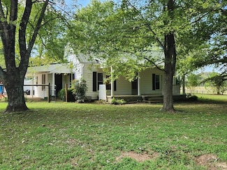 515 Honeybee Rd, Paris, TN 38242