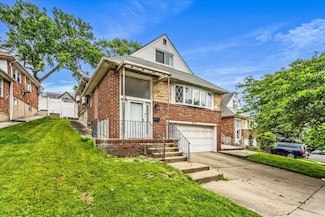 68-07 Little Neck Pkwy, Glen Oaks, NY 11004