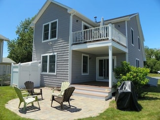 37 Hull St, South Kingstown, RI 02879