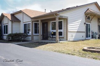 1550 Ranchview Dr, Naperville, IL 60565