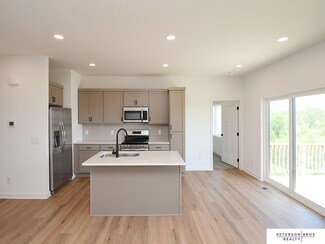 14806 Bruning St, Bennington, NE 68007