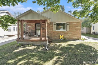 2906 Botsford Place NE, Grand Rapids, MI 49505