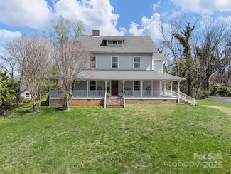 44 Bickford Ave, Tryon, NC 28782