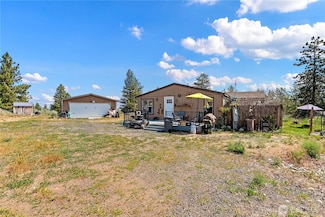 102 Blue Bird Ln, East Wenatchee, WA 98802
