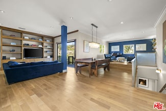 1018 N Tigertail Rd, Los Angeles, CA 90049