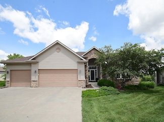 9712 Andre Cir, Lincoln, NE 68526