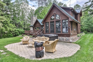 1723 7 Oaks Ln, Minocqua, WI 54548