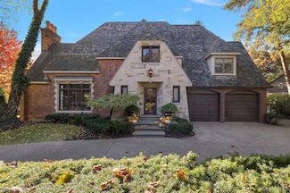 633 Hawthorne St, Birmingham, MI 48009