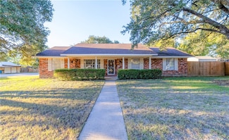 1205 Felder St, Navasota, TX 77868