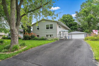 141 Austin Ave, Carpentersville, IL 60110