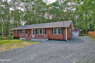 110 Washington Dr, Dingmans Ferry, PA 18328