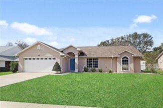 618 Woodview Dr, Tavares, FL 32778
