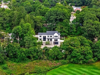 678 Dedham St, Newton, MA 02459