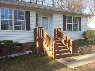 6011 Double Rein Rd, Charlotte, NC 28215